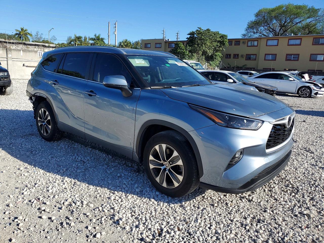 2023 TOYOTA HIGHLANDER XLE photo 7