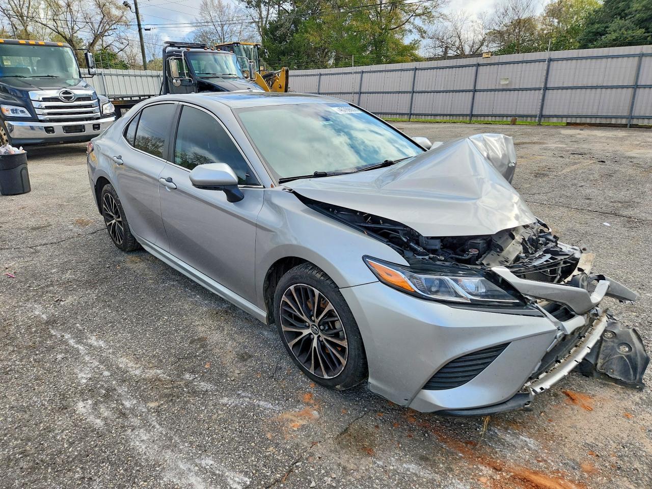 2019 TOYOTA CAMRY SE photo 4