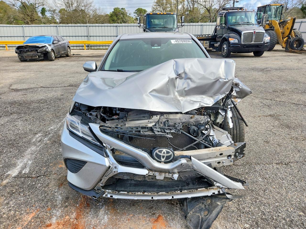 2019 TOYOTA CAMRY SE photo 5