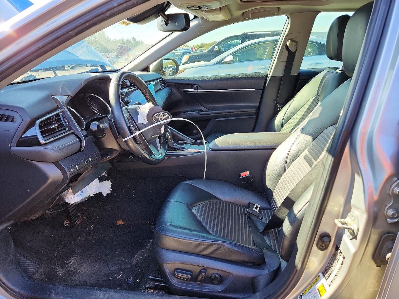 2019 TOYOTA CAMRY SE photo 7