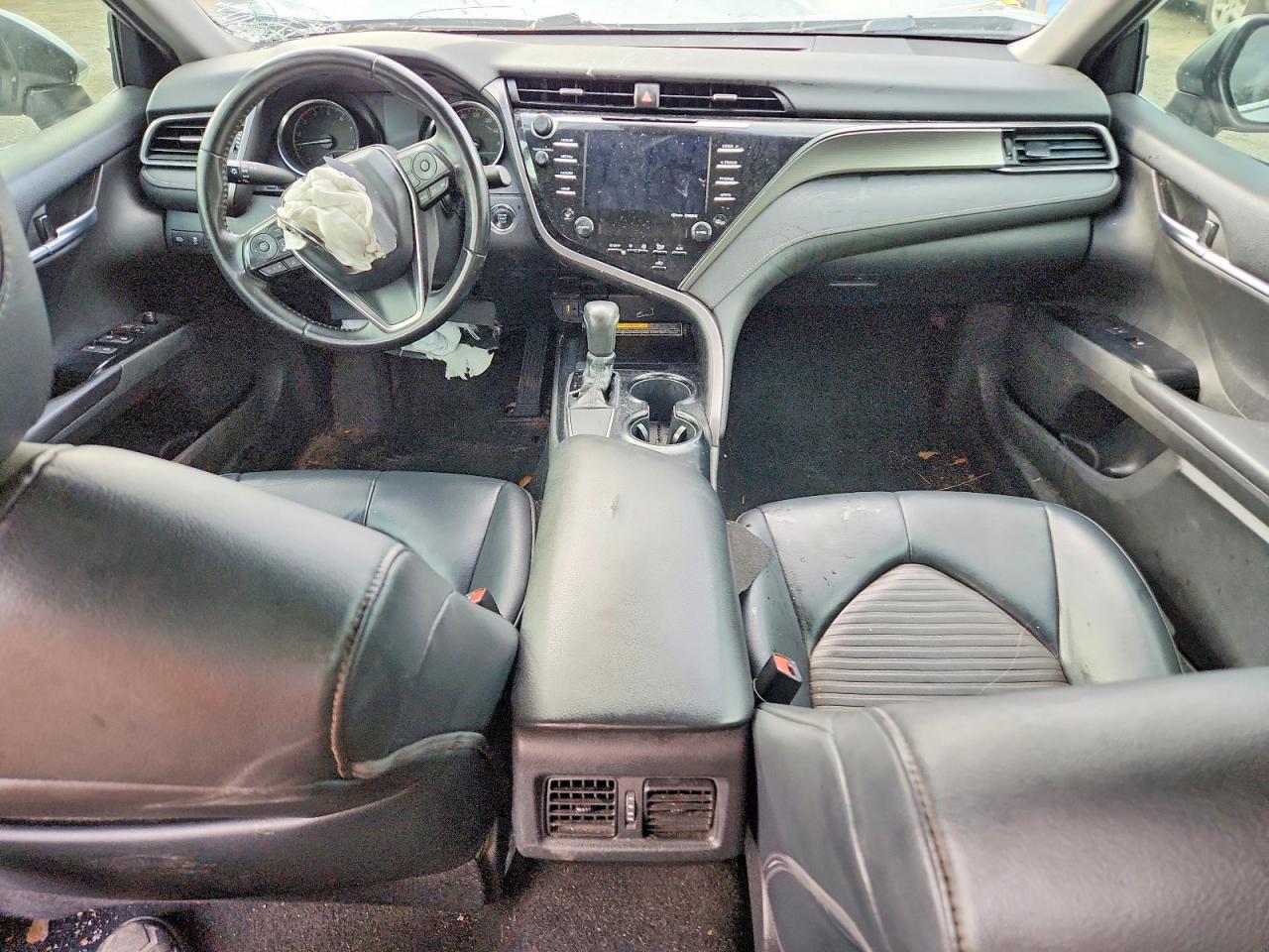 2019 TOYOTA CAMRY SE photo 8