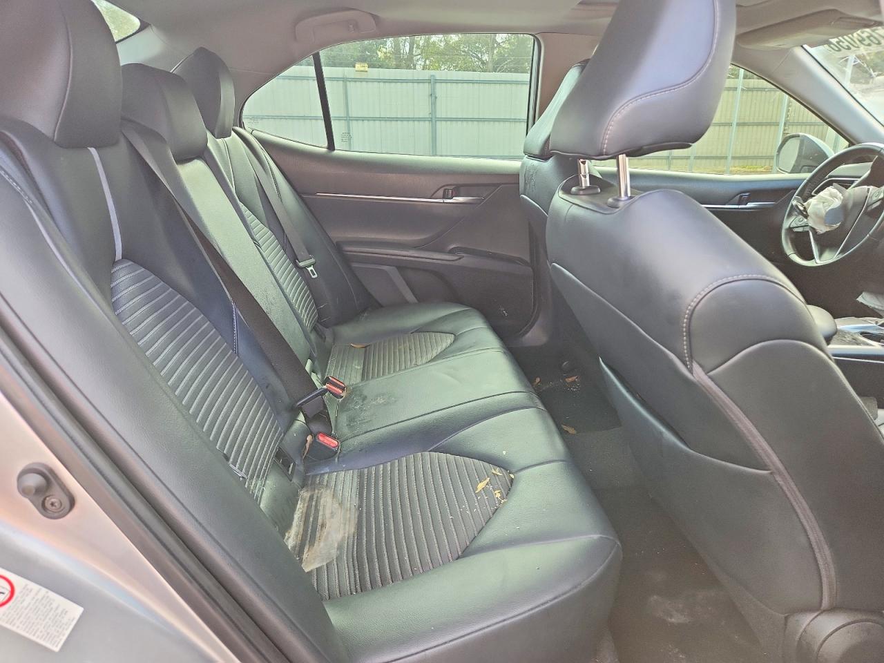 2019 TOYOTA CAMRY SE photo 10