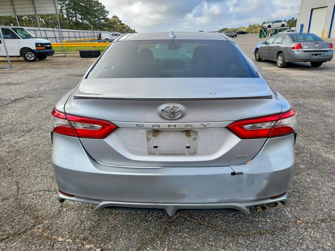 2019 TOYOTA CAMRY SE photo 6