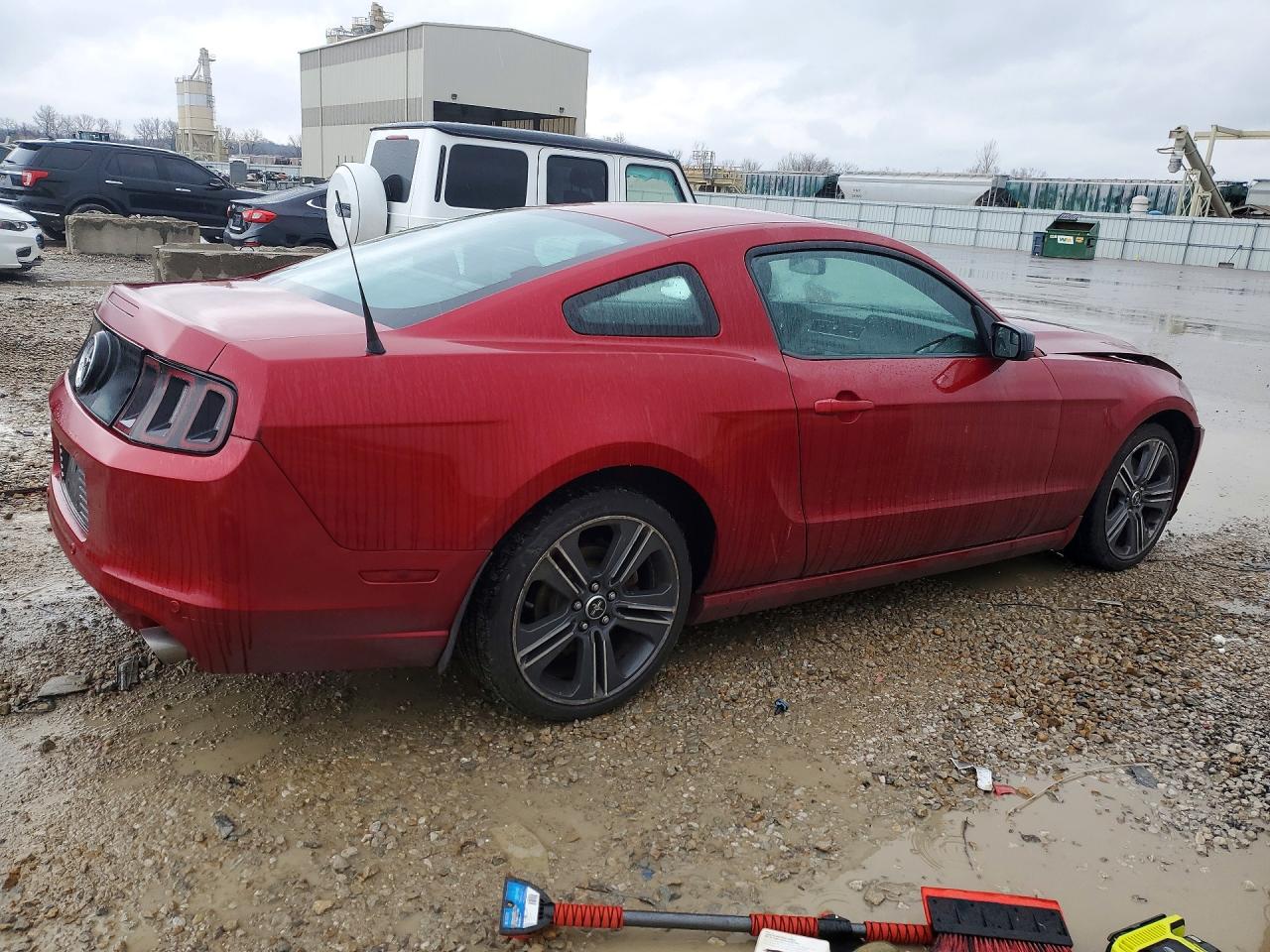 2013 FORD MUSTANG photo 5