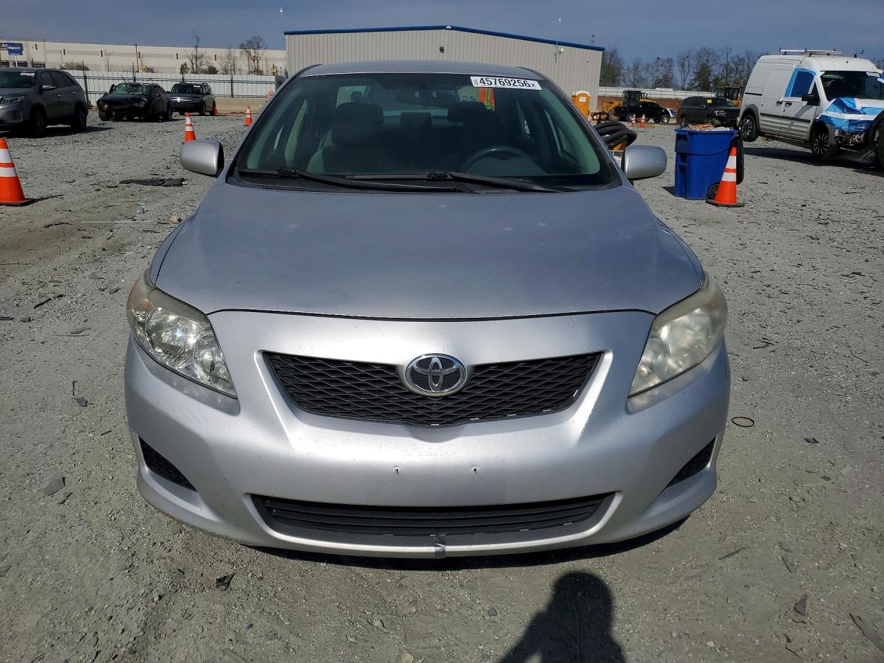 2010 TOYOTA COROLLA LE photo 5