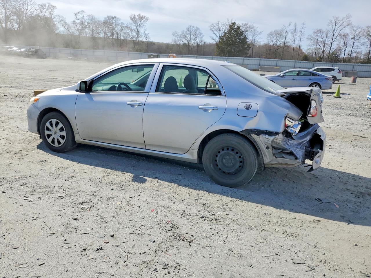 2010 TOYOTA COROLLA LE photo 2