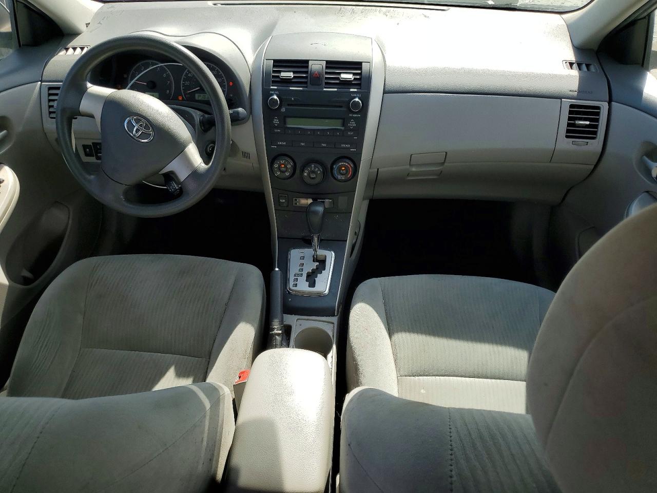 2010 TOYOTA COROLLA LE photo 8