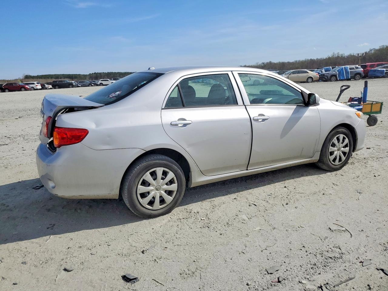 2010 TOYOTA COROLLA LE photo 3