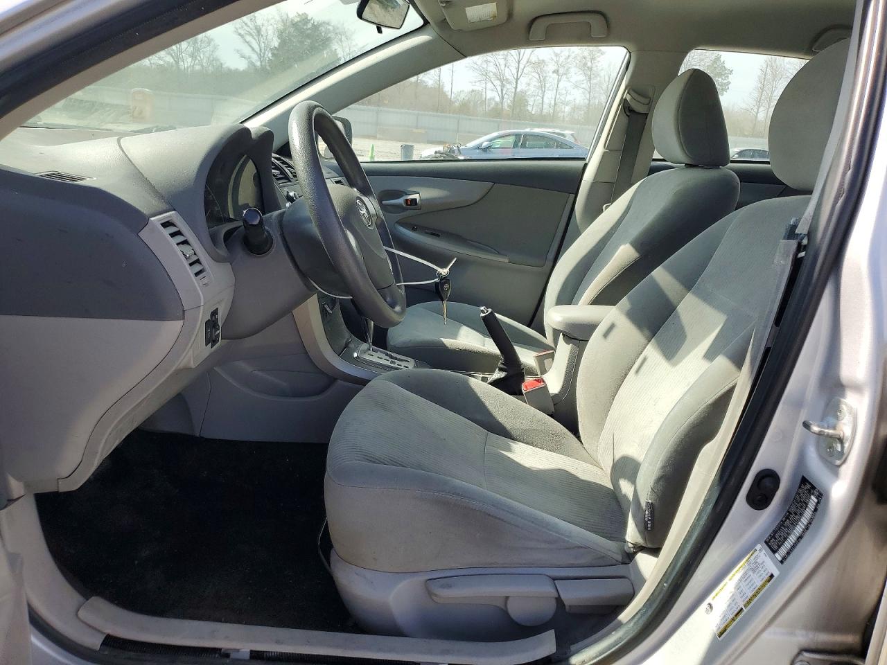 2010 TOYOTA COROLLA LE photo 7