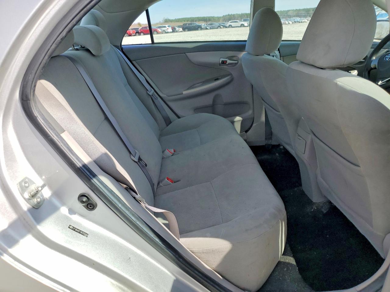 2010 TOYOTA COROLLA LE photo 10