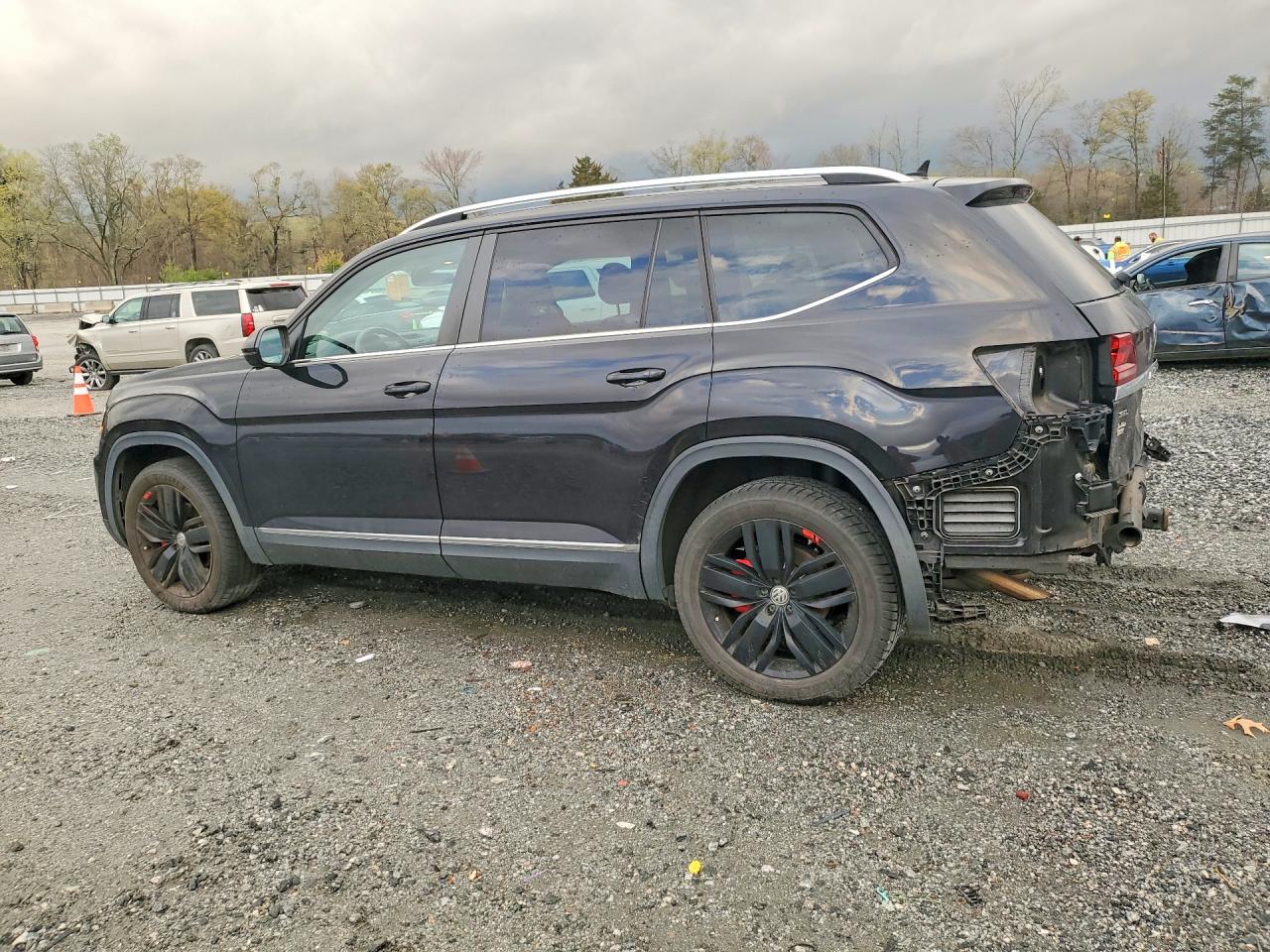 2018 VOLKSWAGEN ATLAS photo 3