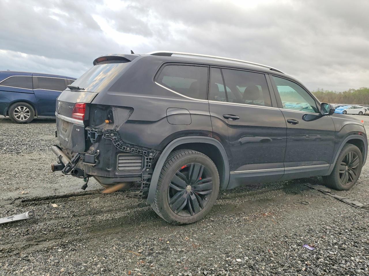 2018 VOLKSWAGEN ATLAS photo 5