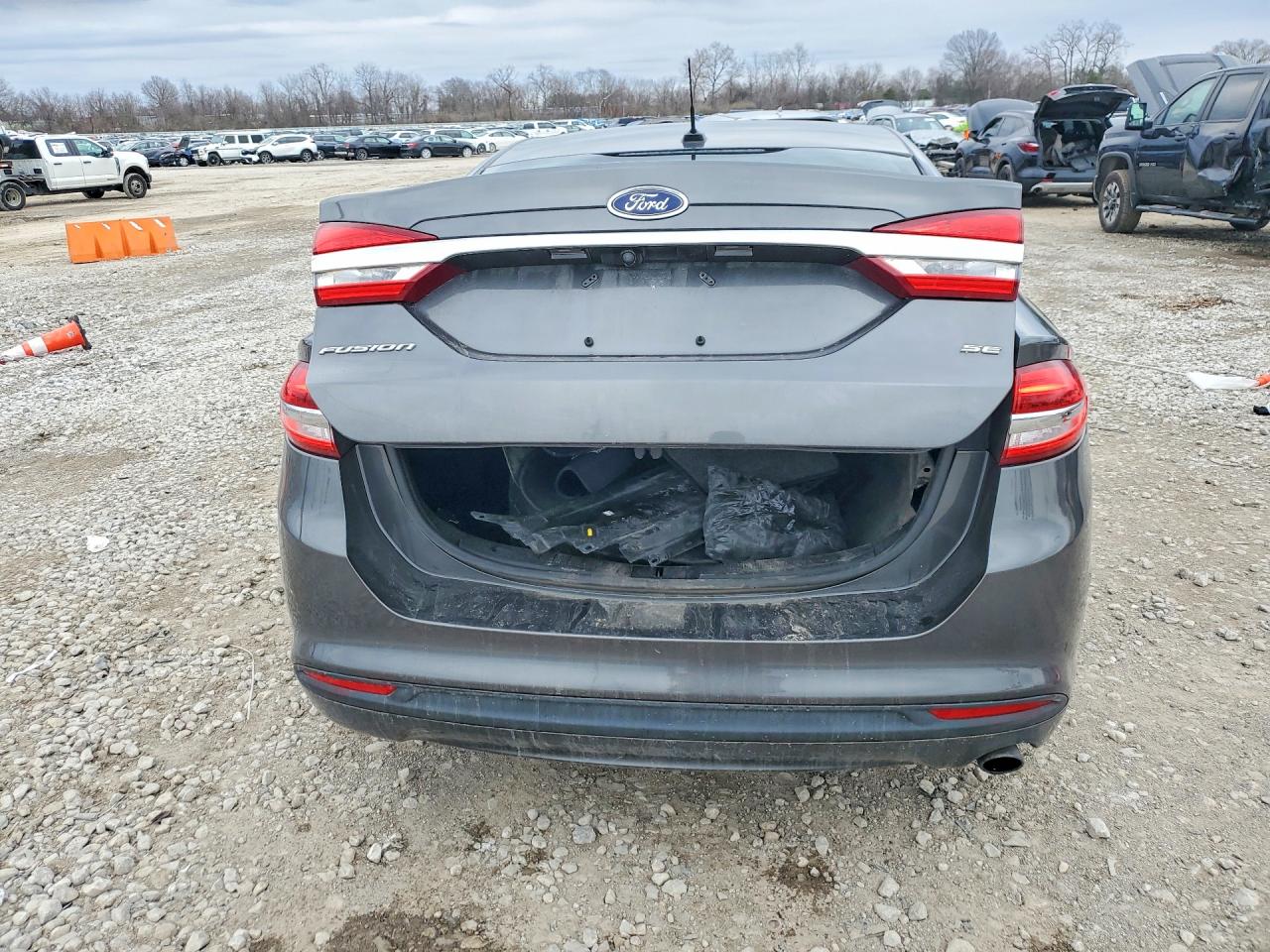 2018 FORD FUSION SE photo 16