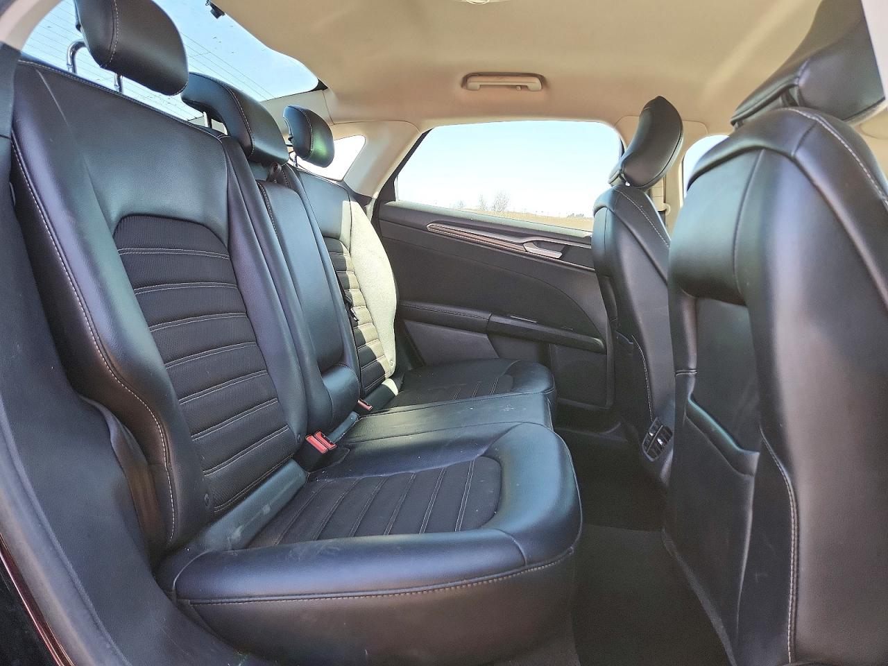 2017 FORD FUSION SE photo 28