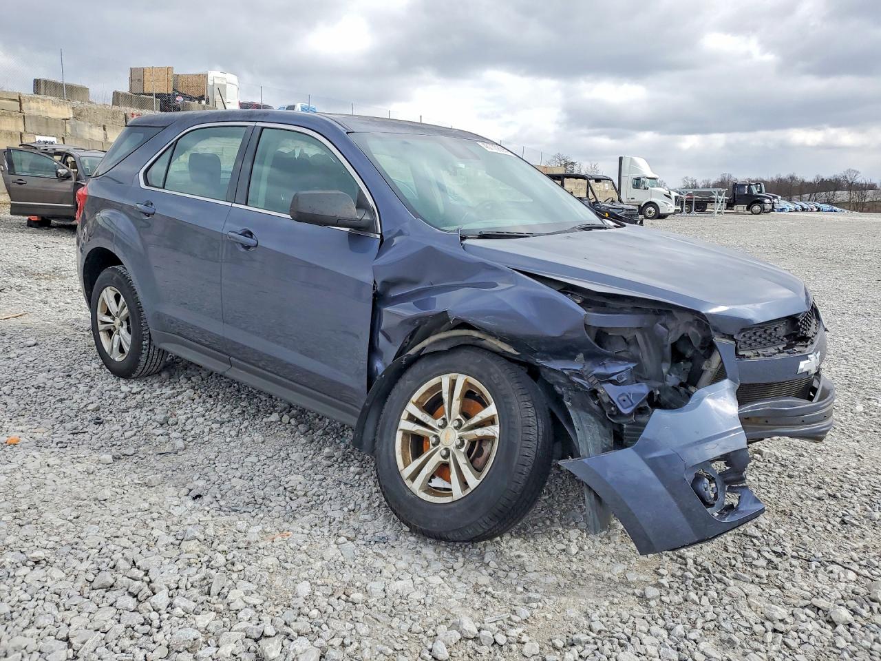 2013 CHEVROLET EQUINOX LS photo 4