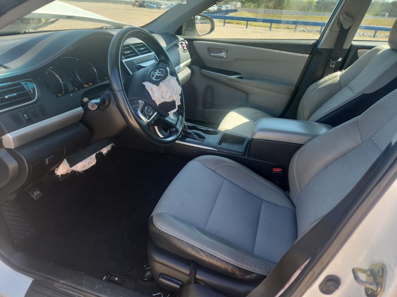 2016 TOYOTA CAMRY SE photo 13