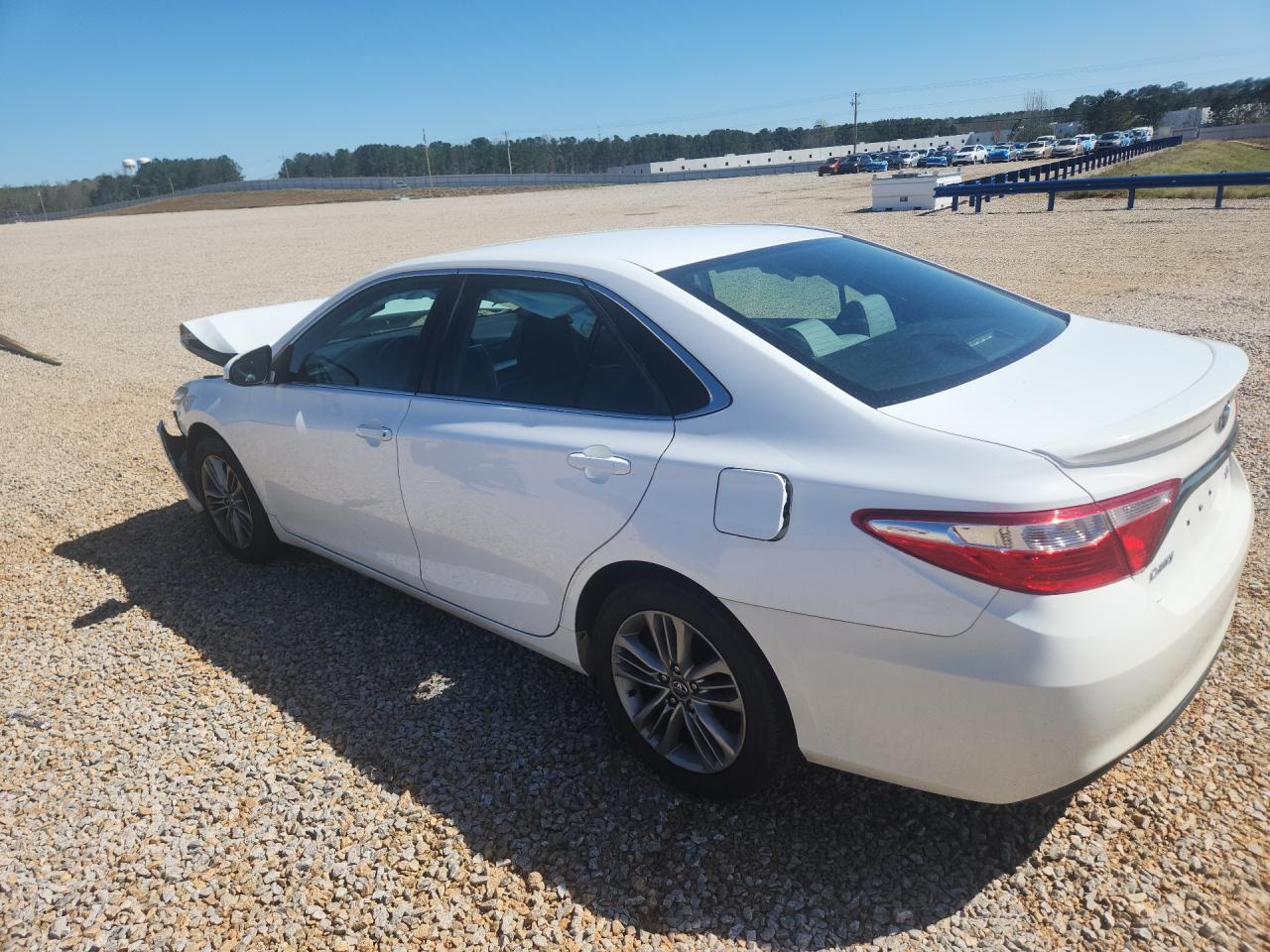 2016 TOYOTA CAMRY SE photo 3