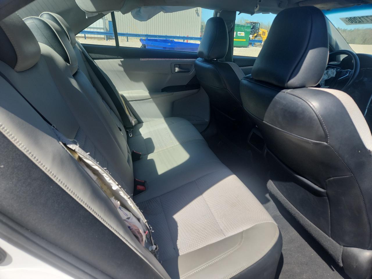 2016 TOYOTA CAMRY SE photo 21