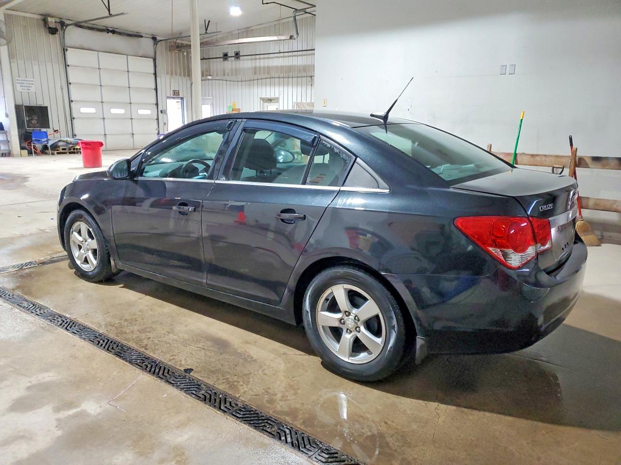 2013 CHEVROLET CRUZE LT photo 2