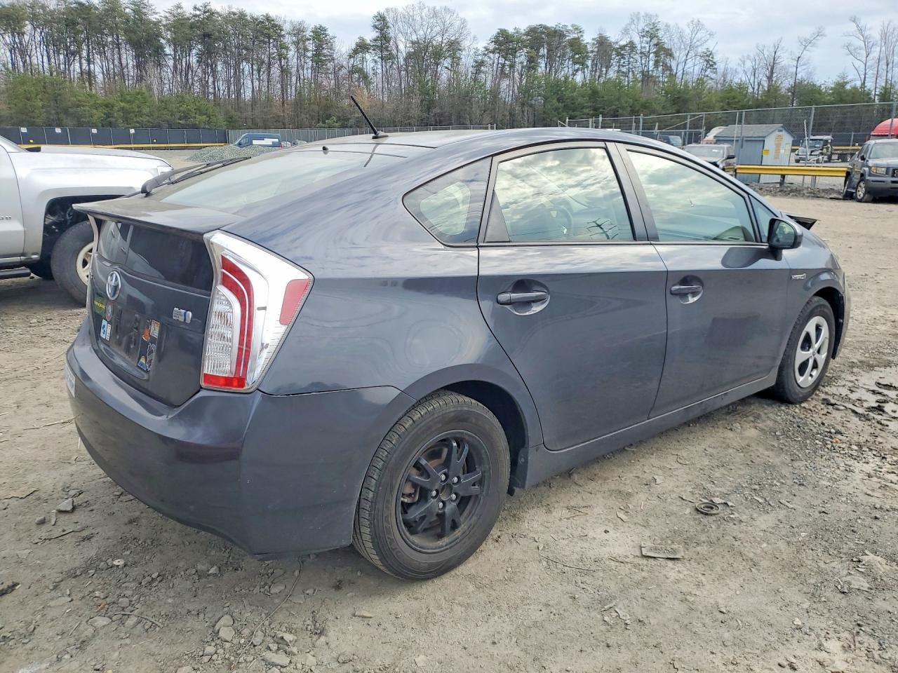 2015 TOYOTA PRIUS TWO photo 5