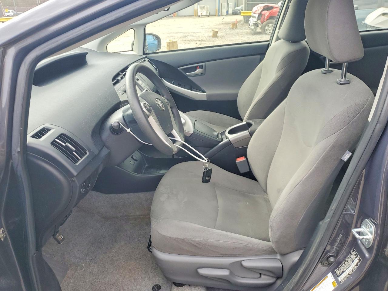 2015 TOYOTA PRIUS TWO photo 13