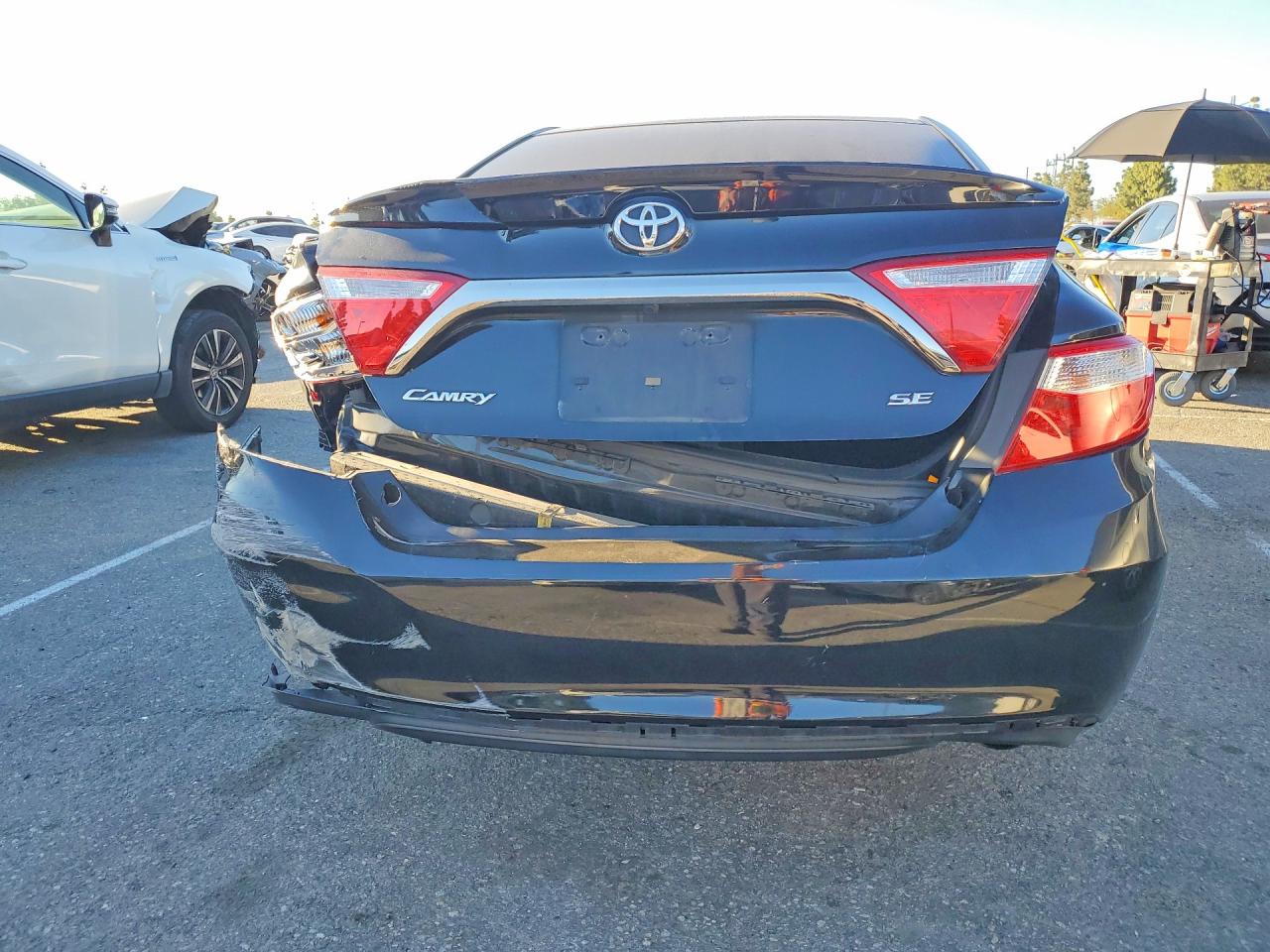 2017 TOYOTA CAMRY SE photo 11