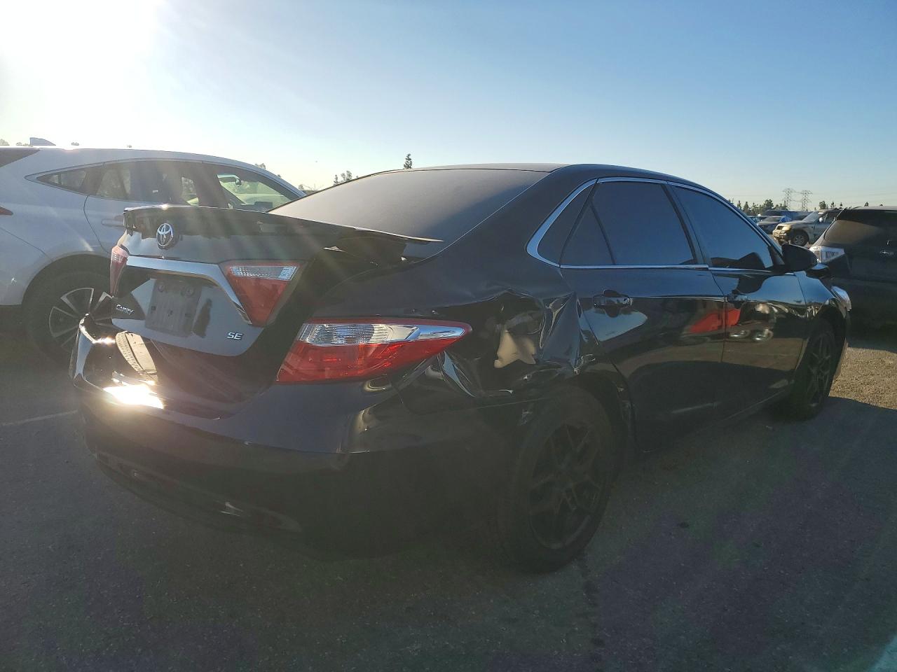 2017 TOYOTA CAMRY SE photo 5