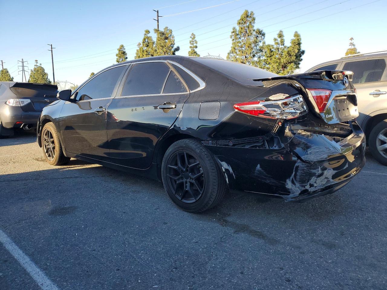 2017 TOYOTA CAMRY SE photo 3