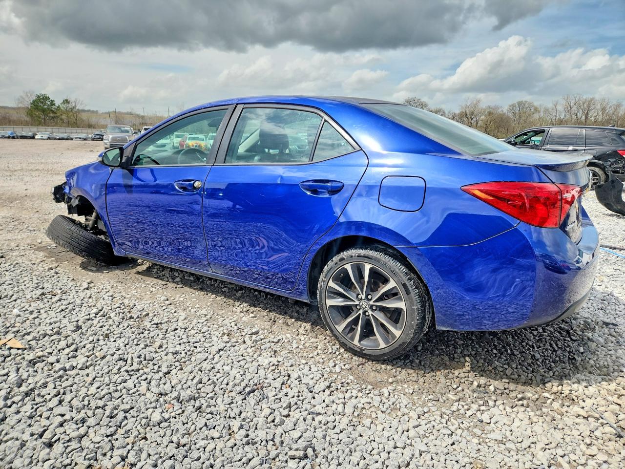 2017 TOYOTA COROLLA SE photo 2