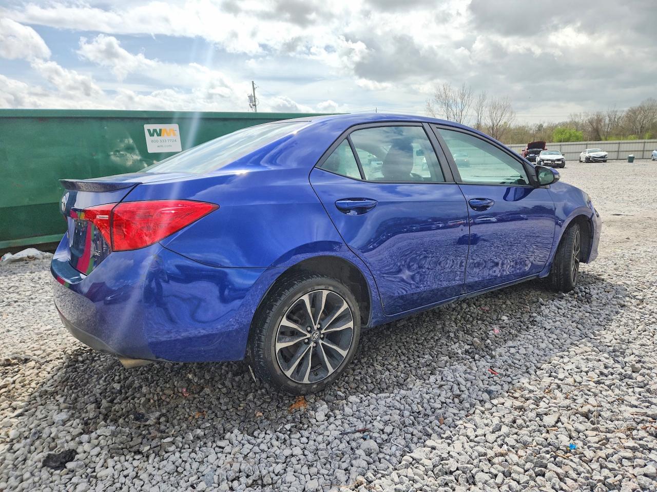 2017 TOYOTA COROLLA SE photo 3