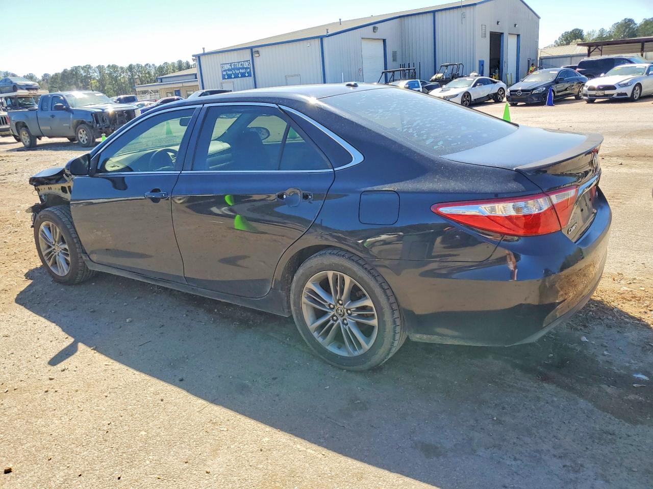 2015 TOYOTA CAMRY SE photo 3