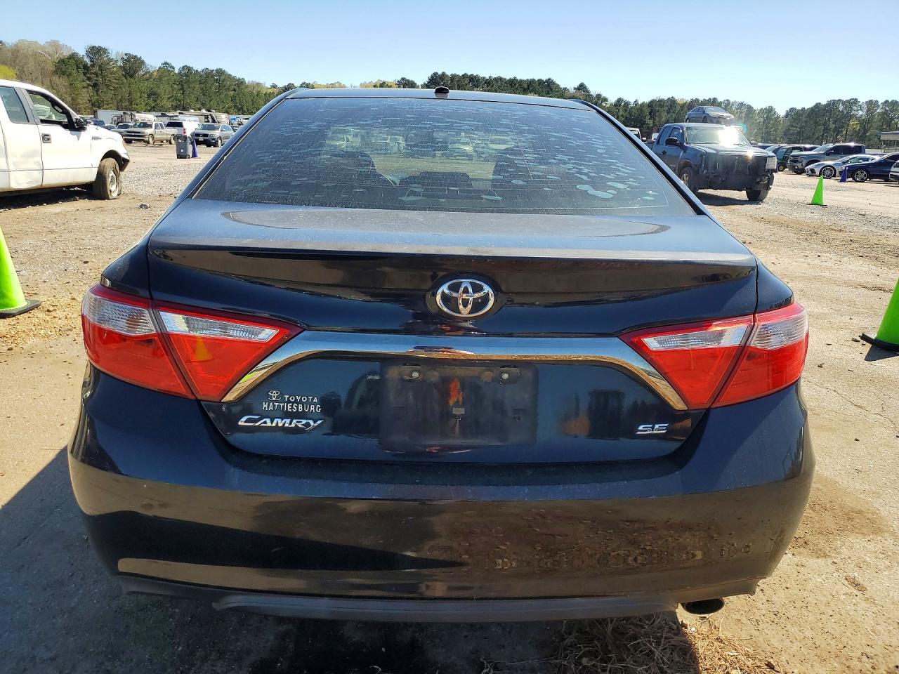 2015 TOYOTA CAMRY SE photo 11