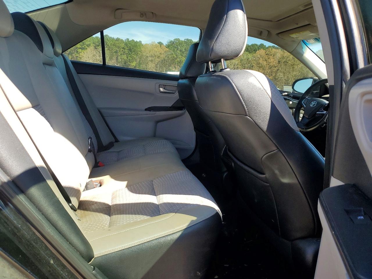2015 TOYOTA CAMRY SE photo 19