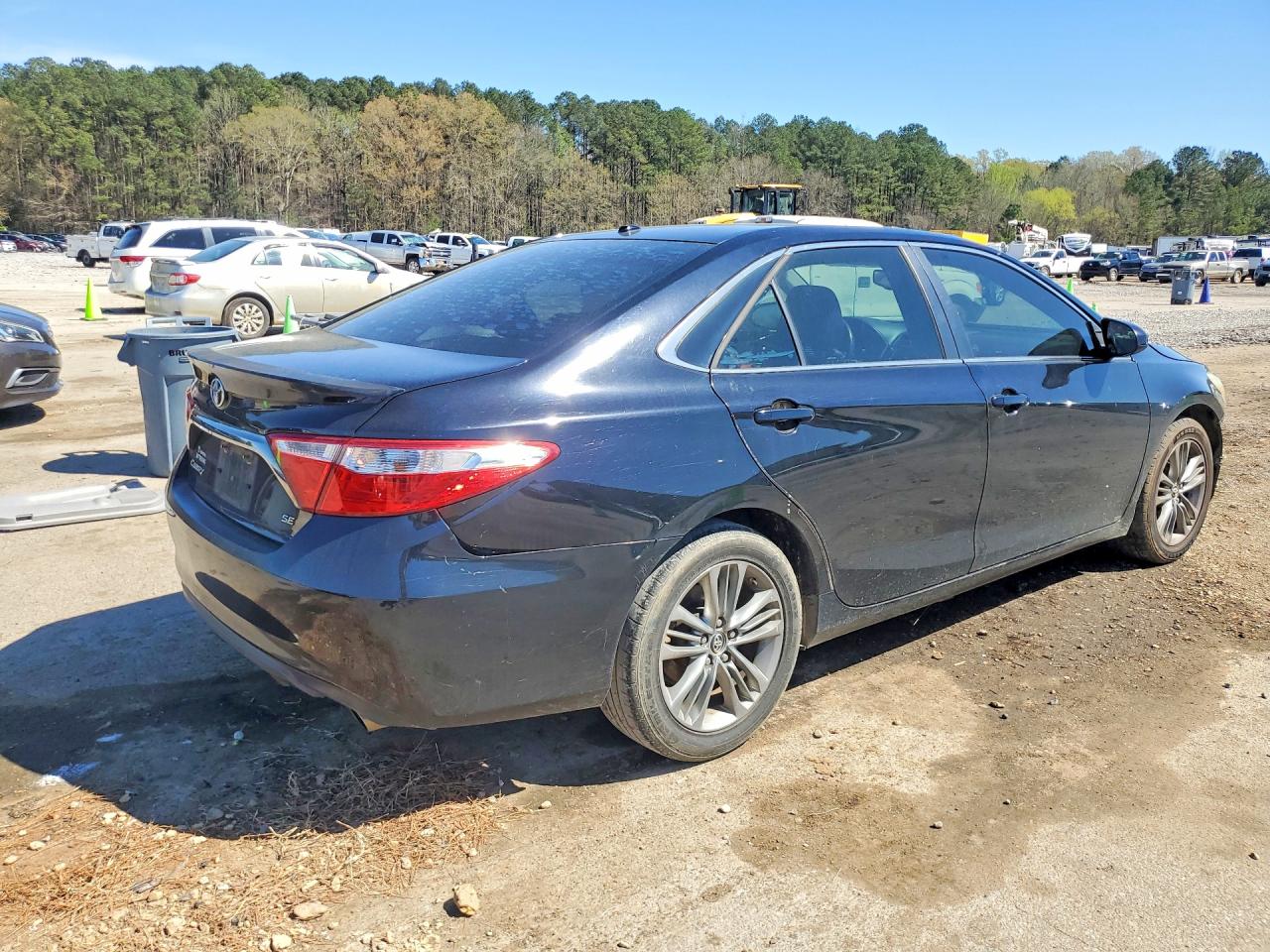 2015 TOYOTA CAMRY SE photo 5
