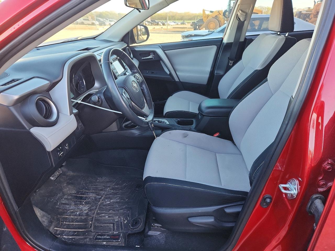 2016 TOYOTA RAV4 XLE photo 7