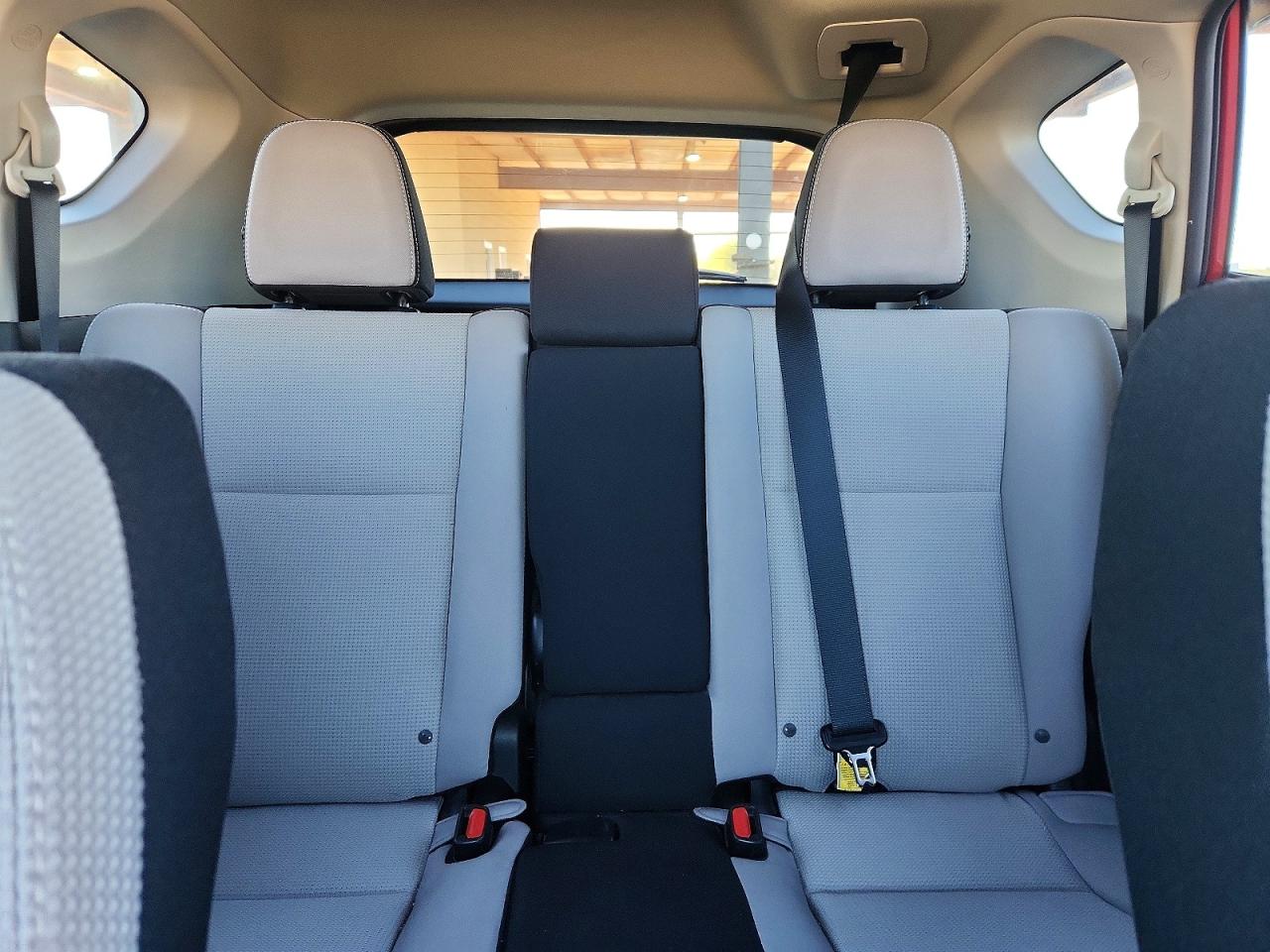 2016 TOYOTA RAV4 XLE photo 10