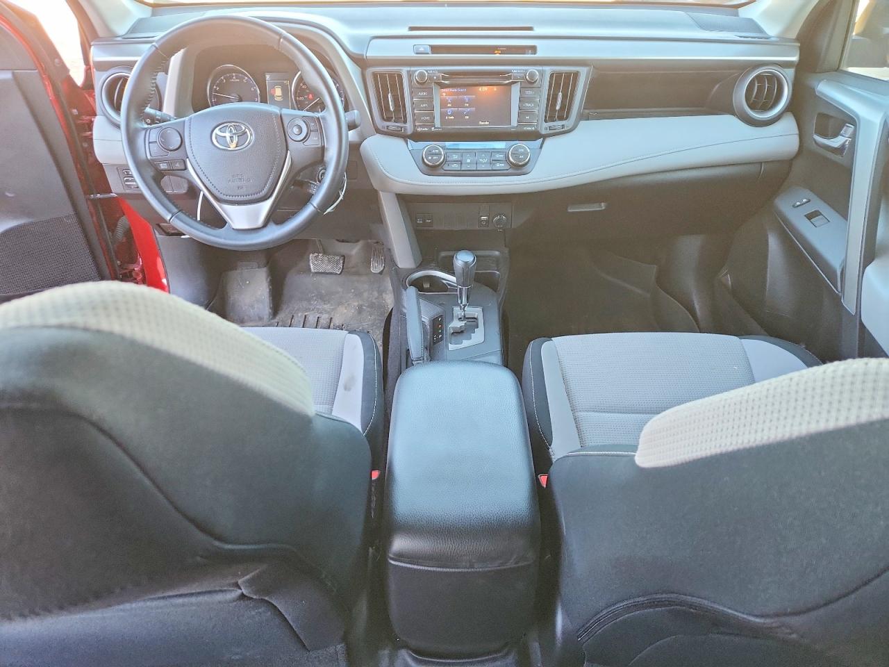 2016 TOYOTA RAV4 XLE photo 8