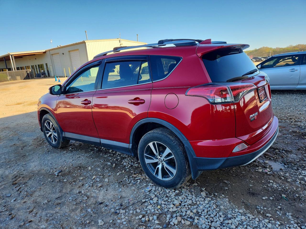 2016 TOYOTA RAV4 XLE photo 2