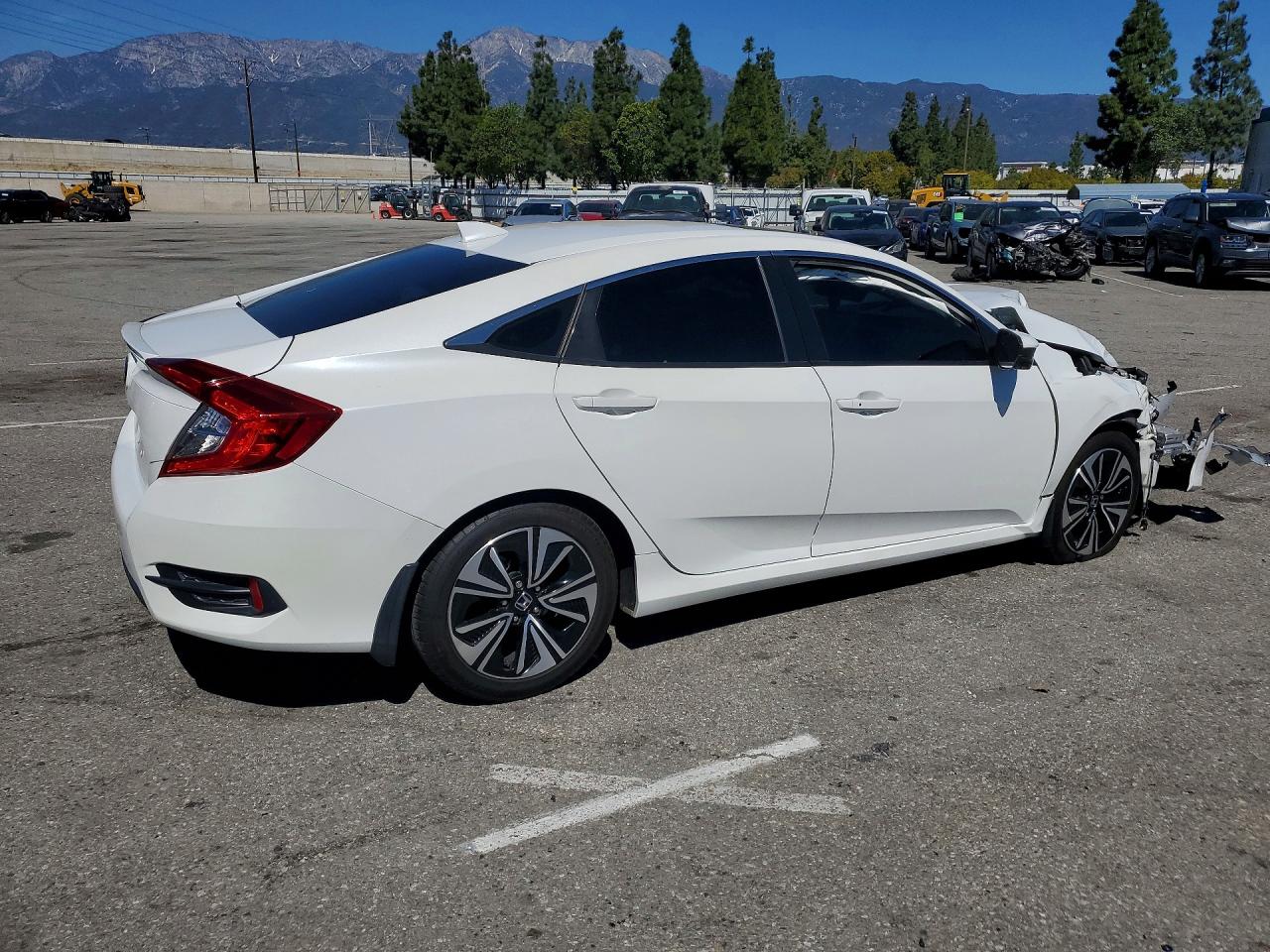 2017 HONDA CIVIC EX photo 5