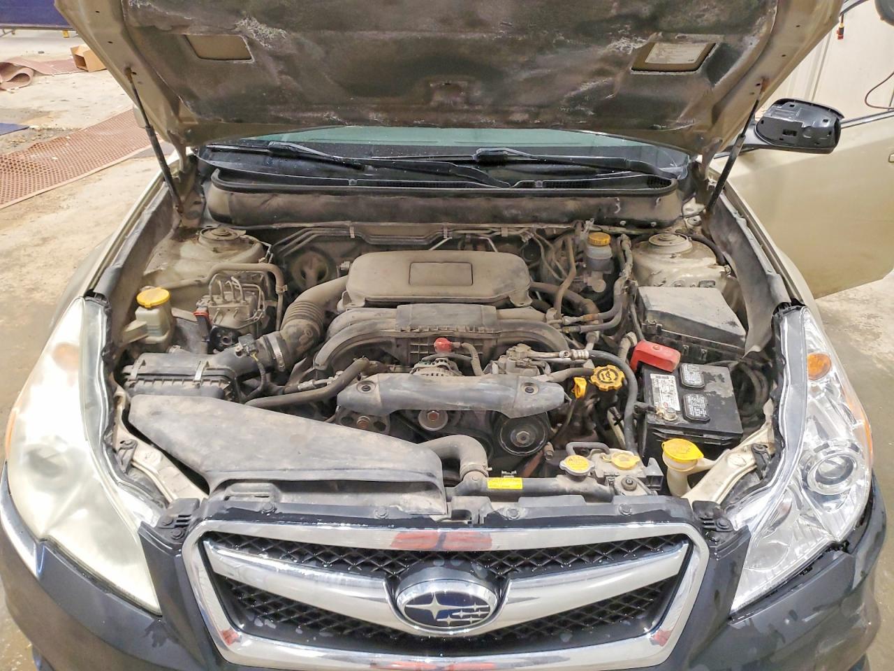 2010 SUBARU LEGACY 2.5I PREMIUM photo 11