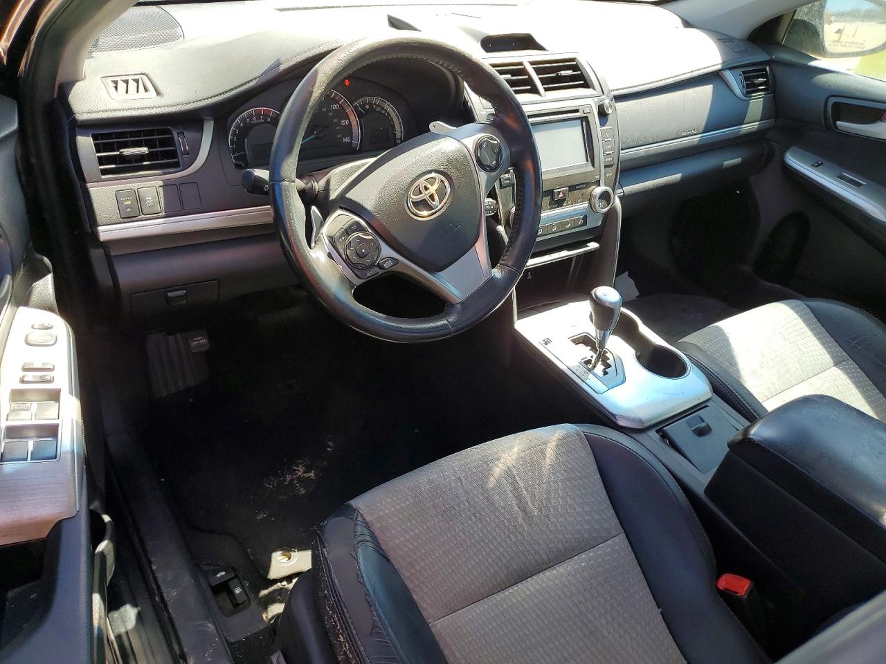 2013 TOYOTA CAMRY SE photo 15
