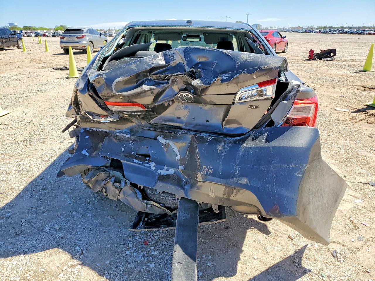 2013 TOYOTA CAMRY SE photo 11