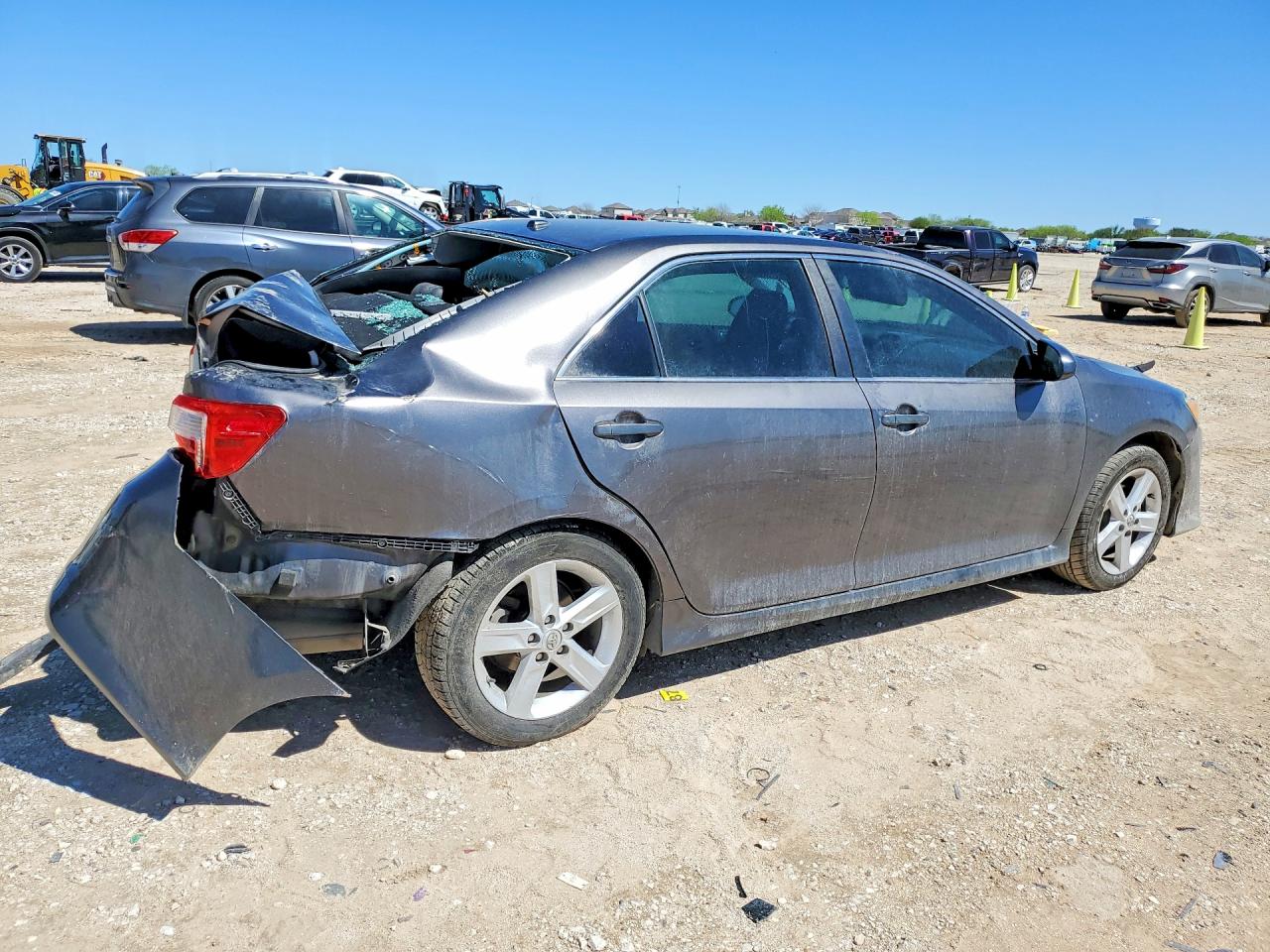 2013 TOYOTA CAMRY SE photo 5