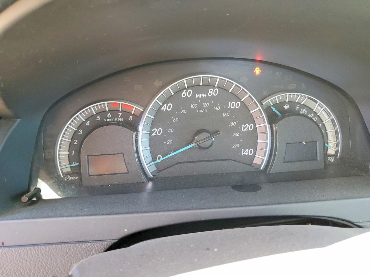 2013 TOYOTA CAMRY SE photo 17