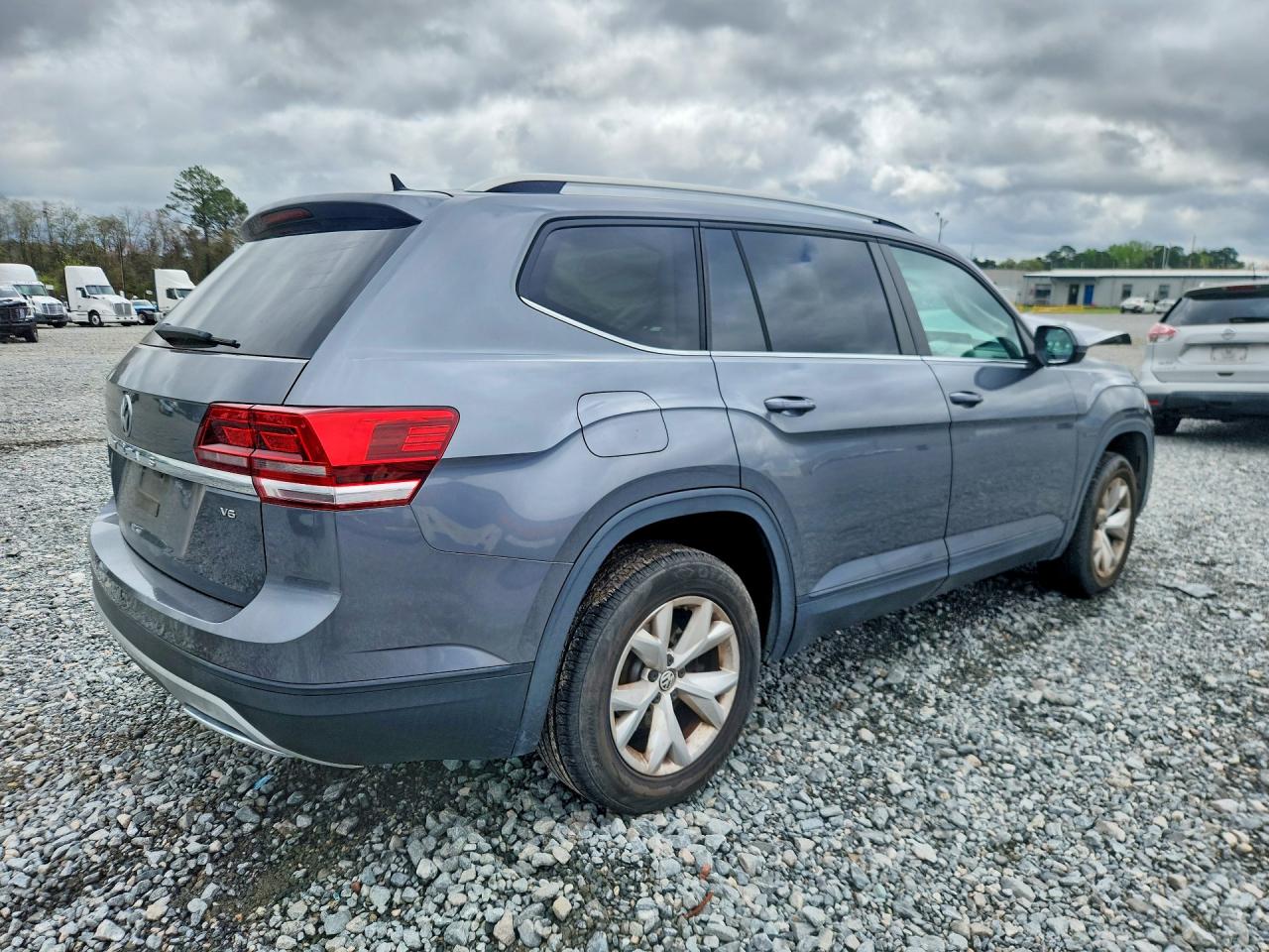 2018 VOLKSWAGEN ATLAS SE photo 5