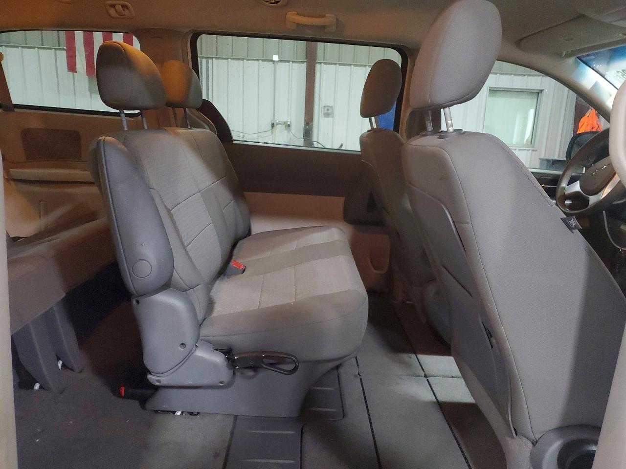 2008 CHRYSLER TOWN & COUNTRY LX photo 31