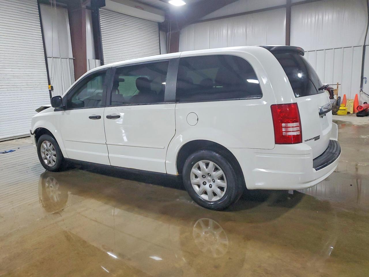 2008 CHRYSLER TOWN & COUNTRY LX photo 4