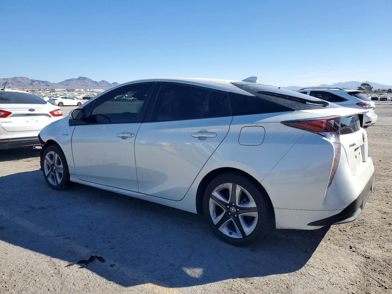 2016 TOYOTA PRIUS THREE TOURING photo 3