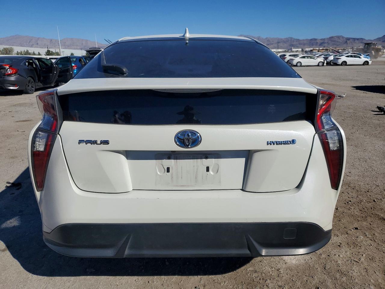 2016 TOYOTA PRIUS THREE TOURING photo 11