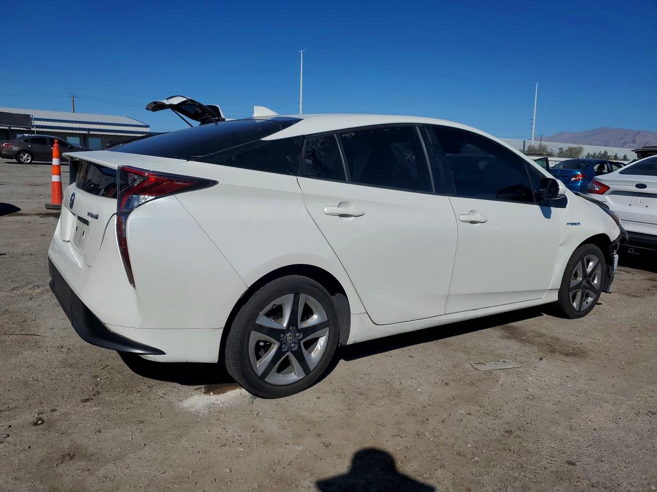 2016 TOYOTA PRIUS THREE TOURING photo 5